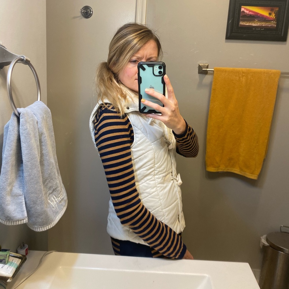 White Puffer Vest - Picture 2 of 7